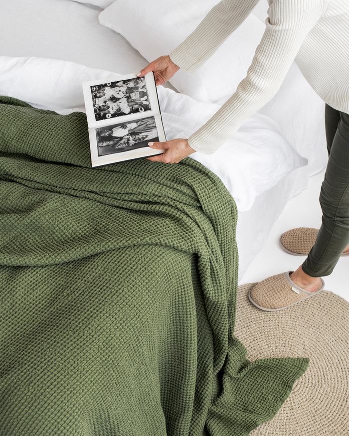 Forest green waffle blanket - MagicLinen