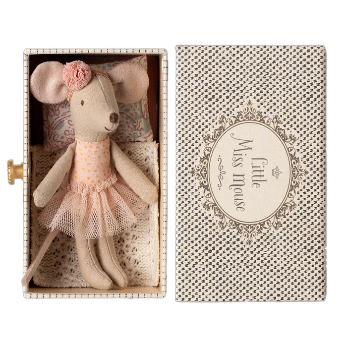 Maileg Little Sister Dance Mouse in Daybed - Light Pink