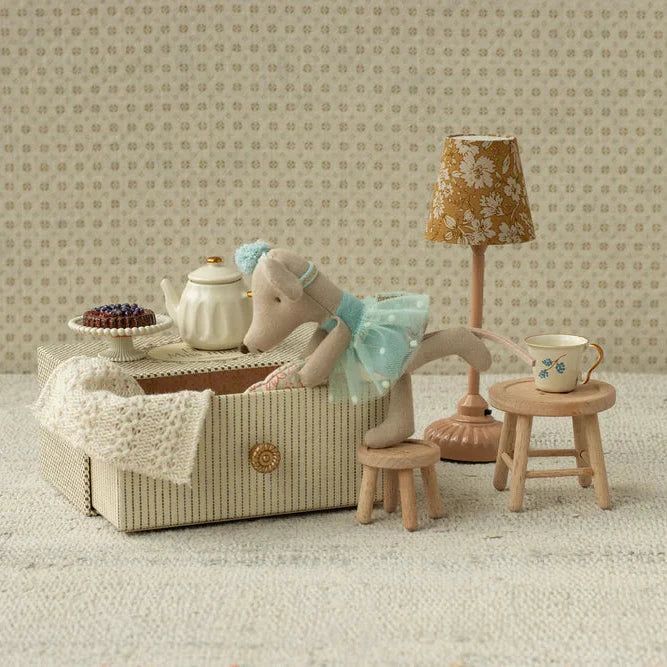 Maileg Maileg Little Sister Dance Mouse in Daybed