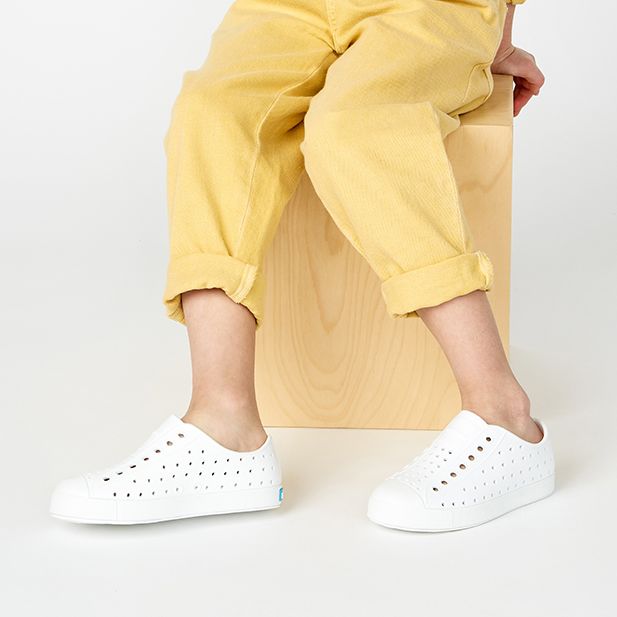 Native Shoes Jefferson - Shell White / Shell White on feet
