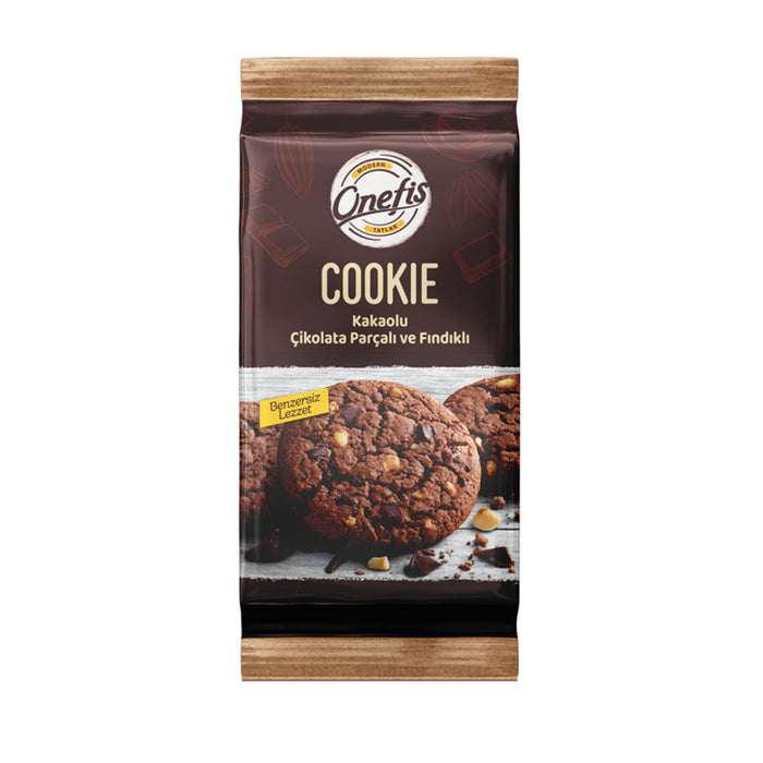 Onefis Chocolate Chunk & Hazelnut Cookie brings you the perfect blend of rich chocolate, crunchy hazelnuts, and a soft cookie texture.