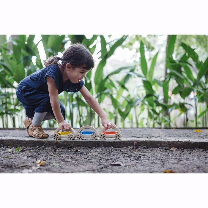 Child  plays with PlanToys Wautomobile