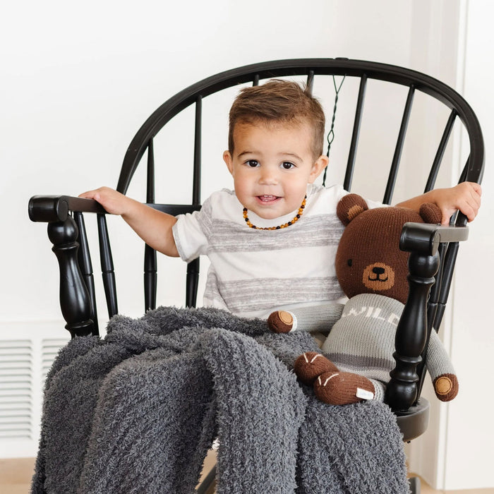 Little Boy with Saranoni Mini Ribbed Bamboni Blanket - Charcoal