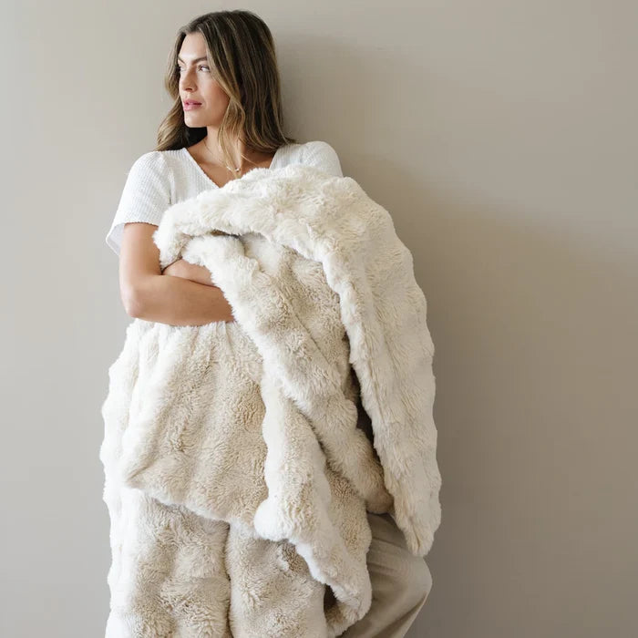 Saranoni Plush Faux Fur throw blanket