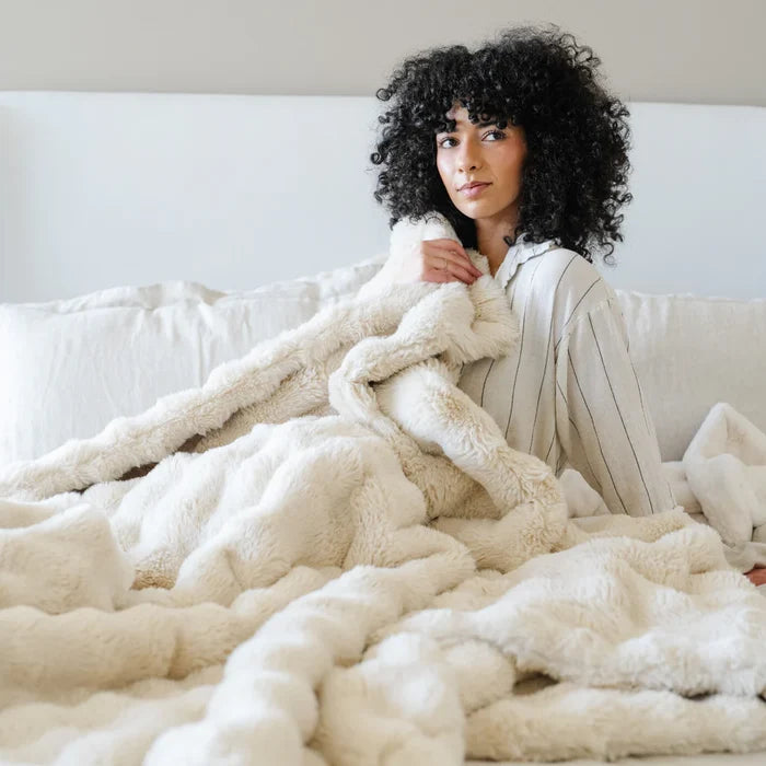Saranoni Plush Faux Fur throw blanket