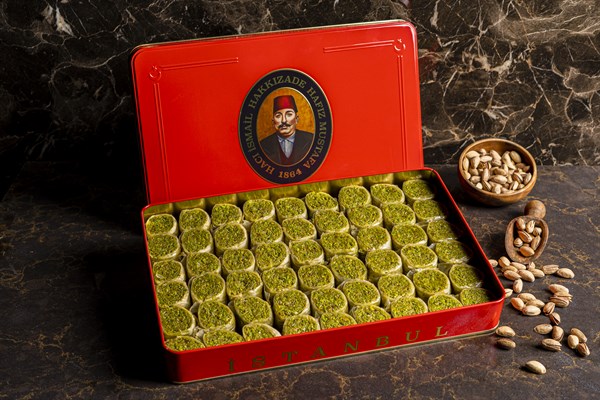 Sultans Palace Pistachio Wrap XL Metal Box
