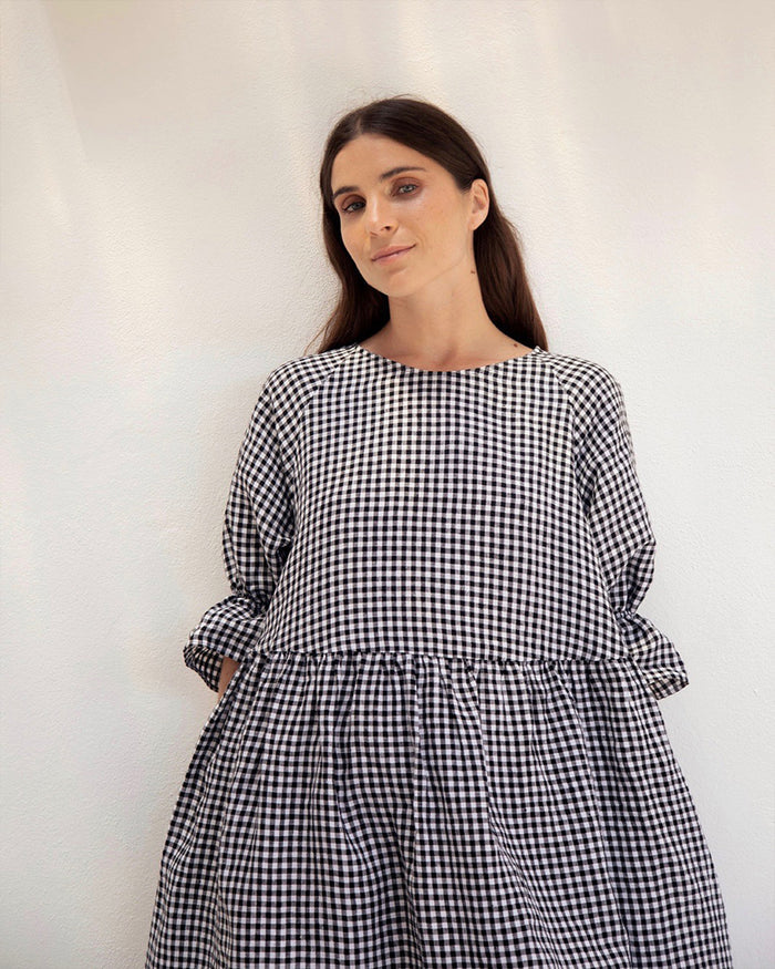 Voluminous linen dress NERJA in Black gingham - MagicLinen