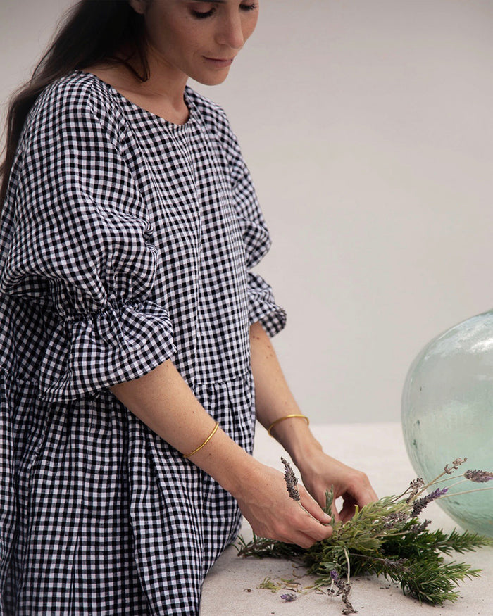 Voluminous linen dress NERJA in Black gingham - MagicLinen